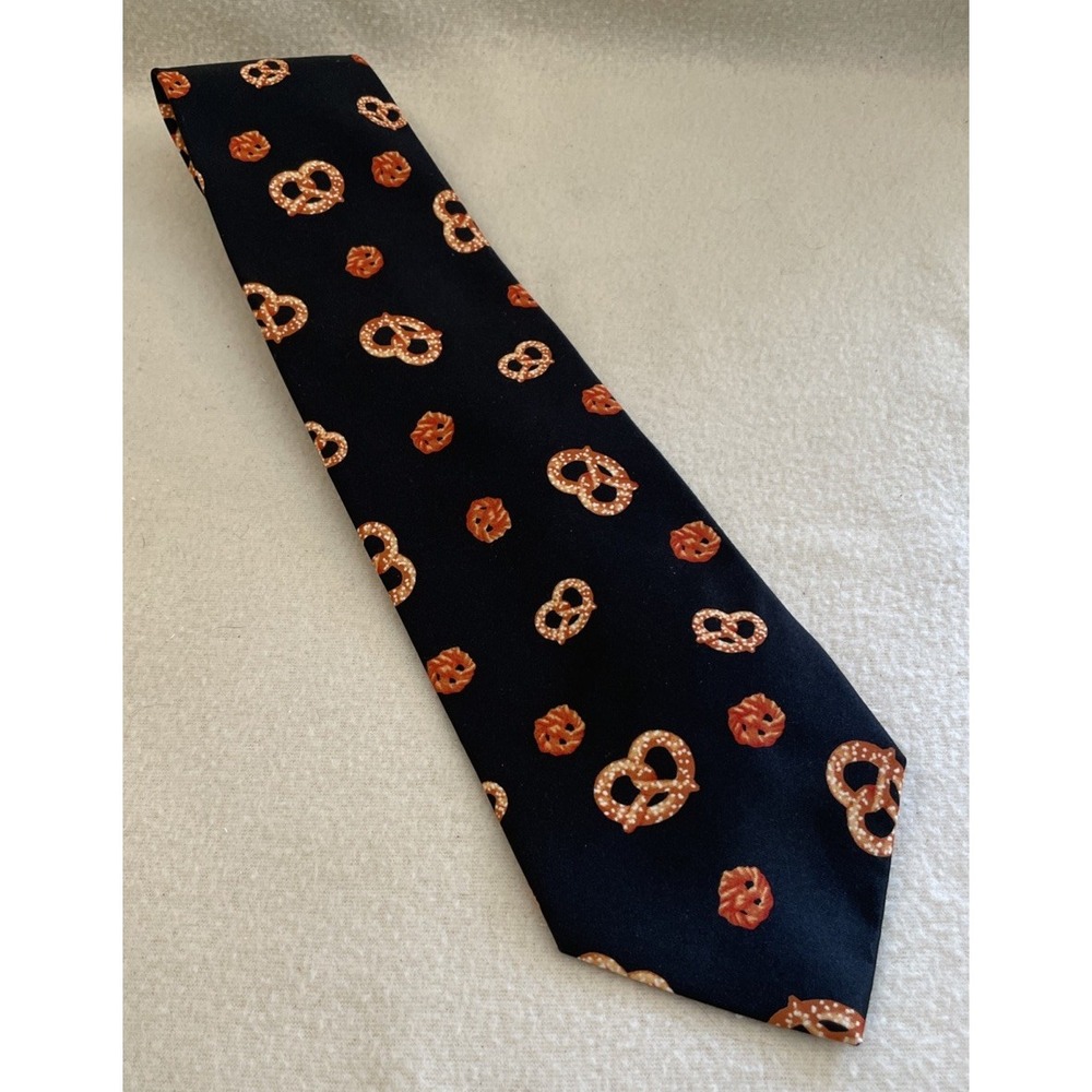 Twisted Pretzel Men's Necktie Pretzels Black Restaurant Snack Food Parquet Tie